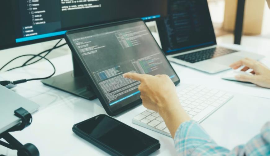 云龙县AI智能应用开发的关键命题:如何在释放员工效能的同时筑牢安全防线?